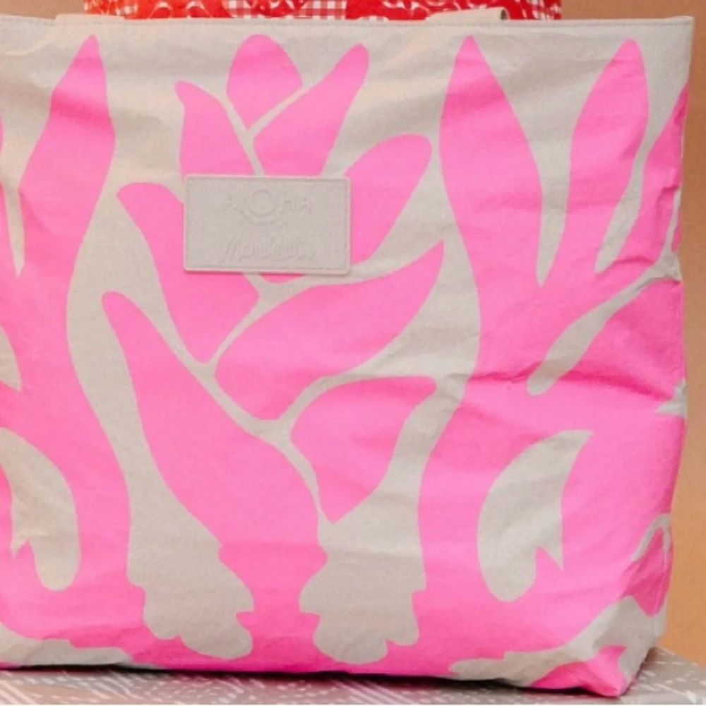 ALOHA Collection Vibrant Pink and Cream Tote
Day tripper - Picture 2 of 4